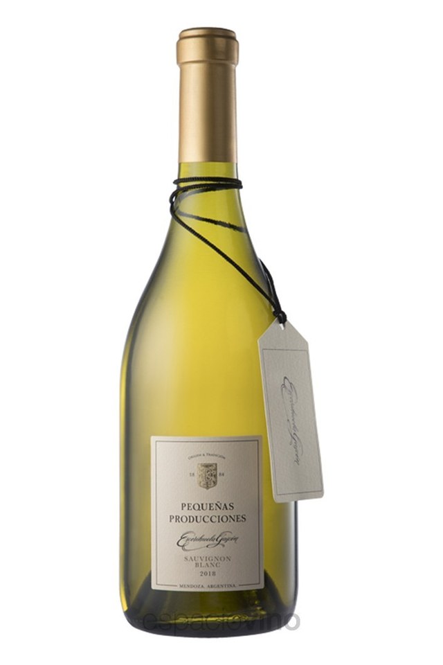 Botella de Pequeñas Producciones Sauvignon Blanc — Escorihuela Gascón
