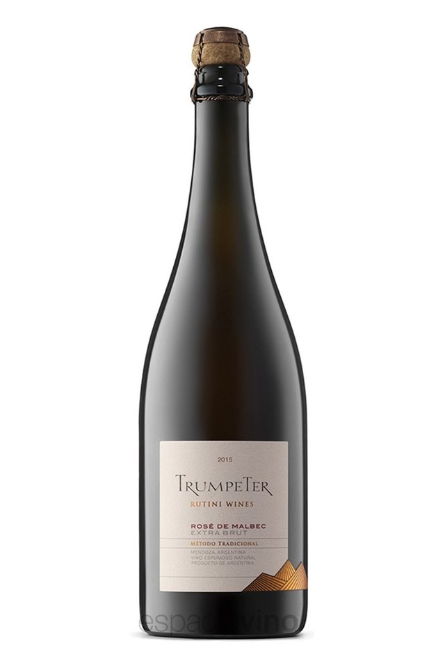 Botella de Trumpeter Rosé Extra Brut — Trumpeter